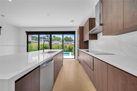Townhouse in Miami, Florida 3 bedrooms № 1596137 - photo 15