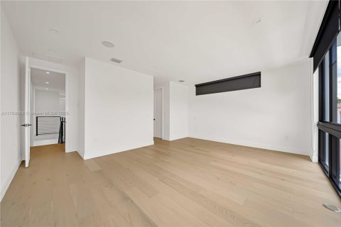 Townhouse in Miami, Florida 3 bedrooms № 1596137 - photo 23