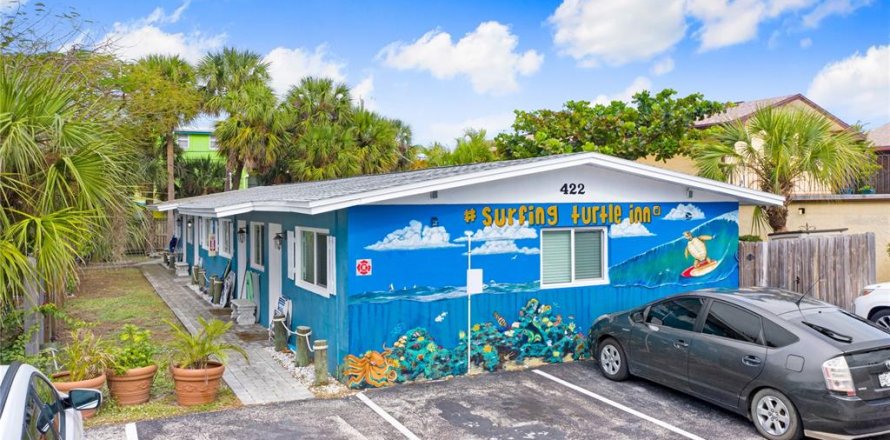 Commercial property in Cape Canaveral, Florida 164.99 sq.m. № 1744342