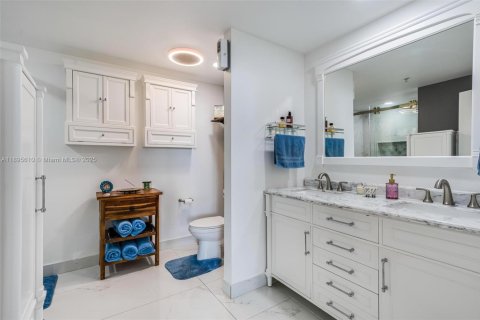 Copropriété à vendre à Fort Lauderdale, Floride: 2 chambres, 105.07 m2 № 1952024 - photo 4