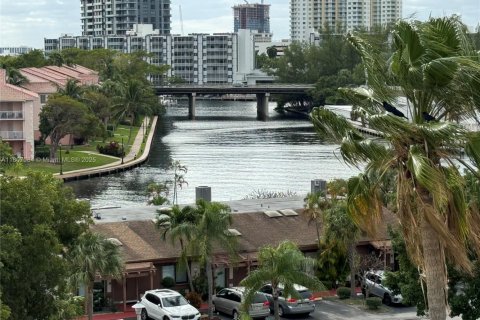 Снять в аренду кондоминиум в Халландейл-Бич, Флорида 2 спальни, 132.85м2, № 1959654 - фото 7