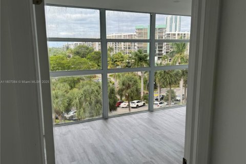 Снять в аренду кондоминиум в Халландейл-Бич, Флорида 2 спальни, 132.85м2, № 1959654 - фото 13