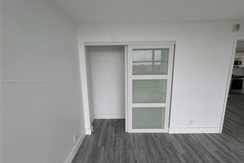 Снять в аренду кондоминиум в Халландейл-Бич, Флорида 2 спальни, 132.85м2, № 1959654 - фото 14