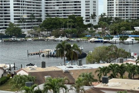 Снять в аренду кондоминиум в Халландейл-Бич, Флорида 2 спальни, 132.85м2, № 1959654 - фото 8