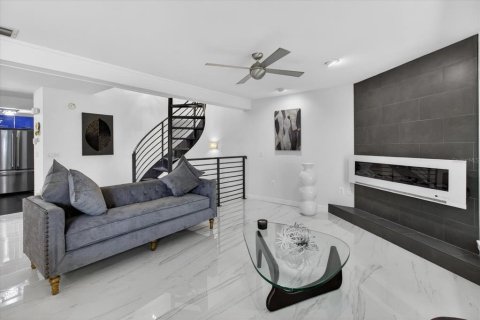 Townhouse in Clearwater, Florida 3 bedrooms, 191.56 sq.m. № 2111380 - photo 16
