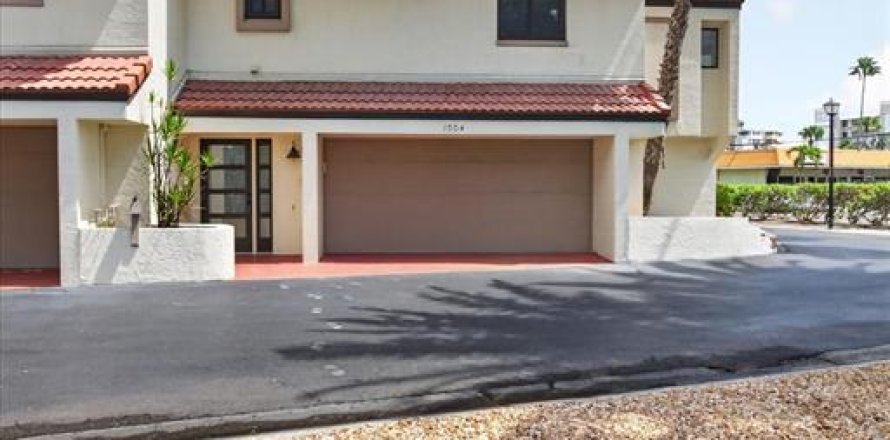 Townhouse in Clearwater, Florida 3 bedrooms, 191.56 sq.m. № 2111380
