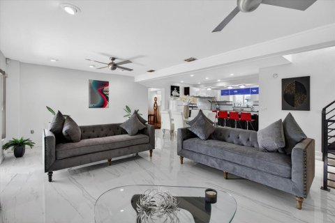 Townhouse in Clearwater, Florida 3 bedrooms, 191.56 sq.m. № 2111380 - photo 17