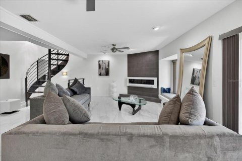 Townhouse in Clearwater, Florida 3 bedrooms, 191.56 sq.m. № 2111380 - photo 15