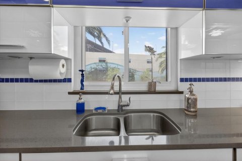 Townhouse in Clearwater, Florida 3 bedrooms, 191.56 sq.m. № 2111380 - photo 27