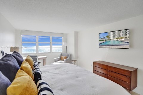 Condo in Miami Beach, Florida, 2 bedrooms  № 2046210 - photo 20