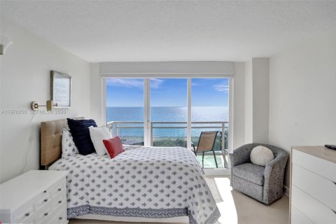 Condo in Miami Beach, Florida, 2 bedrooms  № 2046210 - photo 14
