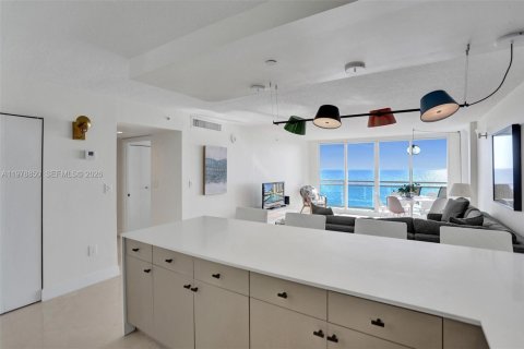 Condo in Miami Beach, Florida, 2 bedrooms  № 2046210 - photo 10