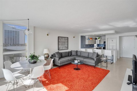 Condo in Miami Beach, Florida, 2 bedrooms  № 2046210 - photo 4