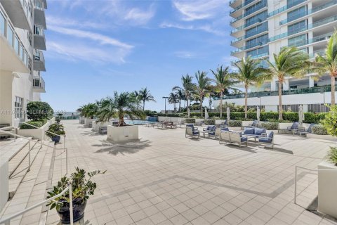 Condo in Miami Beach, Florida, 2 bedrooms  № 2046210 - photo 29