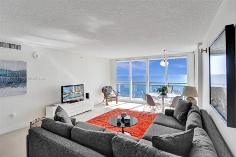 Condo in Miami Beach, Florida, 2 bedrooms  № 2046210 - photo 24