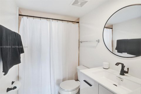 Condo in Miami Beach, Florida, 2 bedrooms  № 2046210 - photo 12