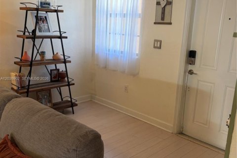 Touwnhouse à louer à Homestead, Floride: 3 chambres, 140.47 m2 № 2089649 - photo 2