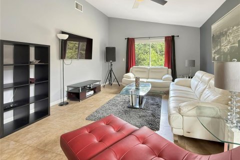 House in Kissimmee, Florida 3 bedrooms, 119.01 sq.m. № 1807341 - photo 5
