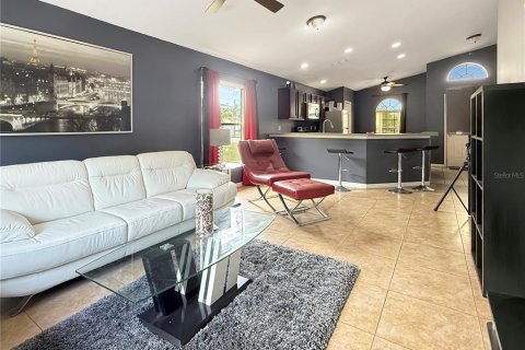House in Kissimmee, Florida 3 bedrooms, 119.01 sq.m. № 1807341 - photo 4