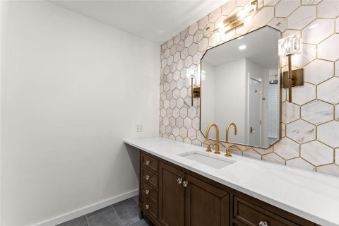 Condo in Saint Petersburg, Florida, 1 bedroom  № 2435109 - photo 25