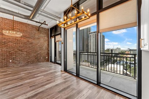 Condo in Saint Petersburg, Florida, 1 bedroom  № 2435109 - photo 10