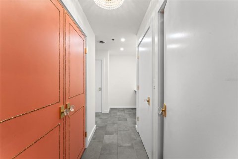 Condo in Saint Petersburg, Florida, 1 bedroom  № 2435109 - photo 24