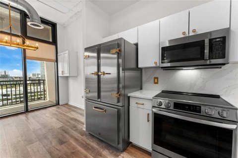 Condo in Saint Petersburg, Florida, 1 bedroom  № 2435109 - photo 19