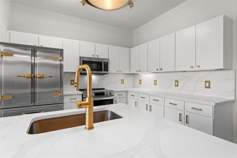 Condo in Saint Petersburg, Florida, 1 bedroom  № 2435109 - photo 16