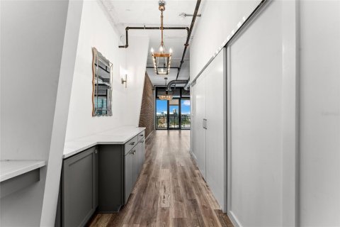 Condo in Saint Petersburg, Florida, 1 bedroom  № 2435109 - photo 2