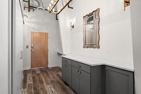 Condo in Saint Petersburg, Florida, 1 bedroom  № 2435109 - photo 4