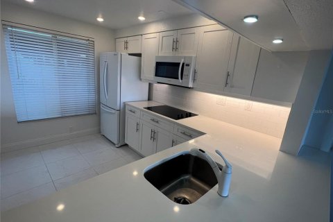 Condominio en alquiler en Saint Petersburg, Florida, 2 dormitorios, 82.68 m2 № 1832849 - foto 7
