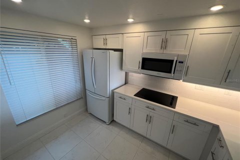 Condominio en alquiler en Saint Petersburg, Florida, 2 dormitorios, 82.68 m2 № 1832849 - foto 9