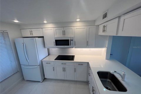 Condominio en alquiler en Saint Petersburg, Florida, 2 dormitorios, 82.68 m2 № 1832849 - foto 4