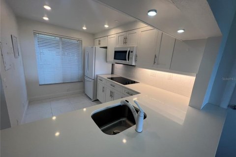 Condominio en alquiler en Saint Petersburg, Florida, 2 dormitorios, 82.68 m2 № 1832849 - foto 6