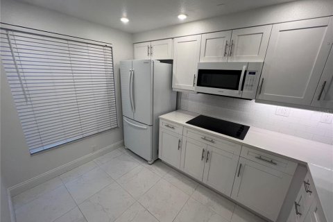 Condominio en alquiler en Saint Petersburg, Florida, 2 dormitorios, 82.68 m2 № 1832849 - foto 10