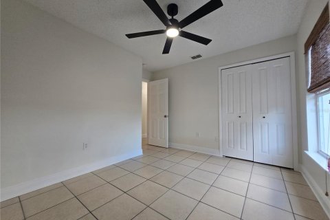 Villa ou maison à louer à Deltona, Floride: 4 chambres, 187.38 m2 № 2105939 - photo 15