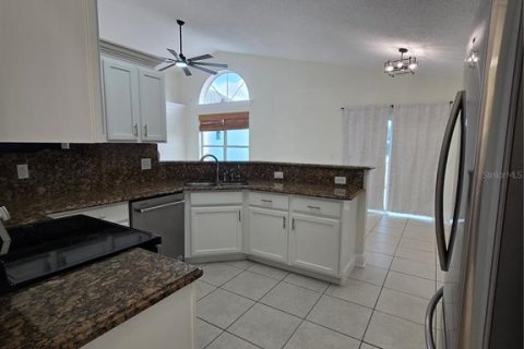 Villa ou maison à louer à Deltona, Floride: 4 chambres, 187.38 m2 № 2105939 - photo 12