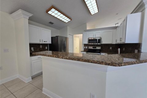 Villa ou maison à louer à Deltona, Floride: 4 chambres, 187.38 m2 № 2105939 - photo 10