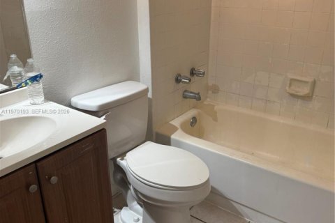 Купить кондоминиум в Пемброк-Пайнс, Флорида 2 спальни, 79.34м2, № 2031916 - фото 8