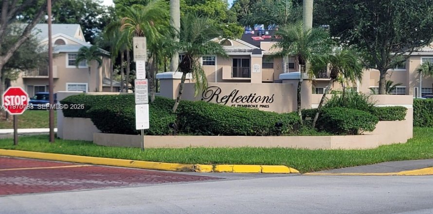 Кондоминиум с 2 спальнями в Пемброк-Пайнс, Флорида № 2031916