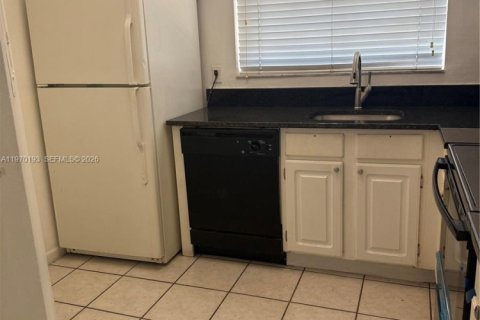 Купить кондоминиум в Пемброк-Пайнс, Флорида 2 спальни, 79.34м2, № 2031916 - фото 3