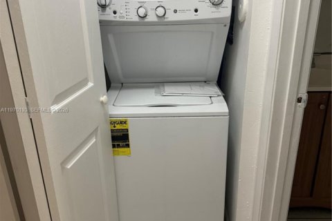 Купить кондоминиум в Пемброк-Пайнс, Флорида 2 спальни, 79.34м2, № 2031916 - фото 6