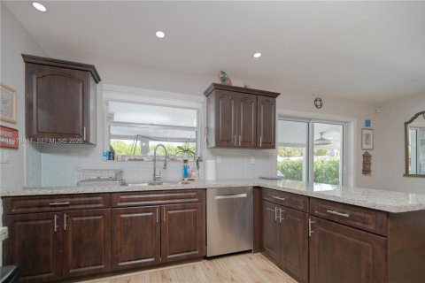 House in Cutler Bay, Florida 4 bedrooms, 156.91 sq.m. № 2044616 - photo 9