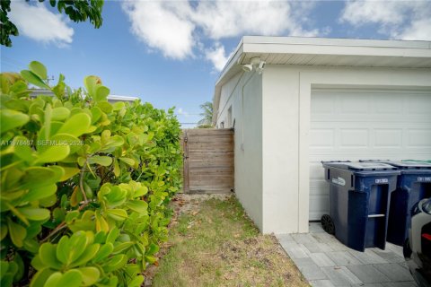 House in Cutler Bay, Florida 4 bedrooms, 156.91 sq.m. № 2044616 - photo 3