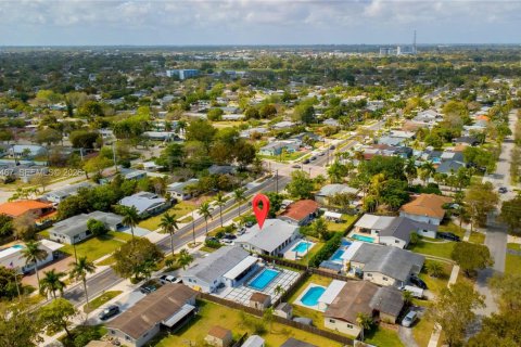 House in Cutler Bay, Florida 4 bedrooms, 156.91 sq.m. № 2044616 - photo 7