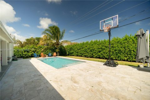 House in Cutler Bay, Florida 4 bedrooms, 156.91 sq.m. № 2044616 - photo 20