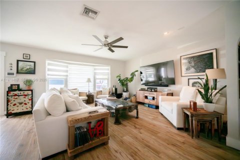 House in Cutler Bay, Florida 4 bedrooms, 156.91 sq.m. № 2044616 - photo 23