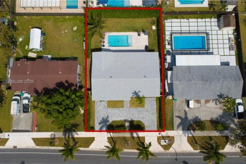 House in Cutler Bay, Florida 4 bedrooms, 156.91 sq.m. № 2044616 - photo 4