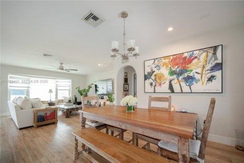 House in Cutler Bay, Florida 4 bedrooms, 156.91 sq.m. № 2044616 - photo 10