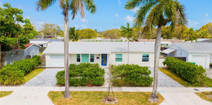 House in Cutler Bay, Florida 4 bedrooms, 156.91 sq.m. № 2044616